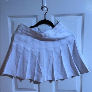 White tennis skirt with pleats